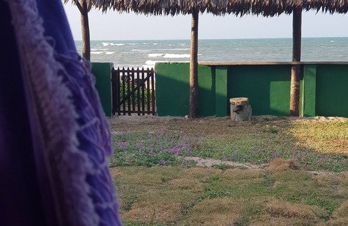 Baleia House | Beach house, facing the sea. "Foot on the sand"