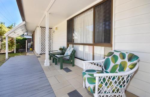 Warana House | Beach House Getaway - Family & Pets ZB6