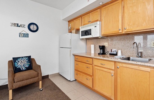 Downtown Hotel | Beach House Inn & Suites