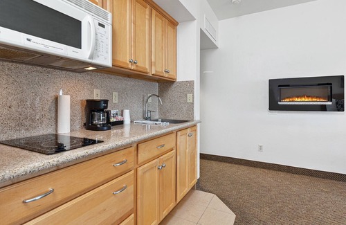 Downtown Hotel | Beach House Inn & Suites