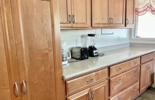 Ewa House | Beach house , ocean breeze, parking