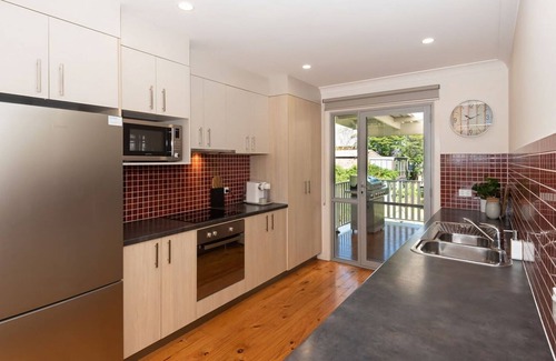 Batehaven House | Beach House Ocean Views in Batehaven