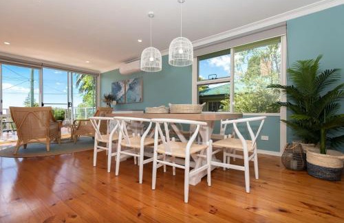 Batehaven House | Beach House Ocean Views in Batehaven