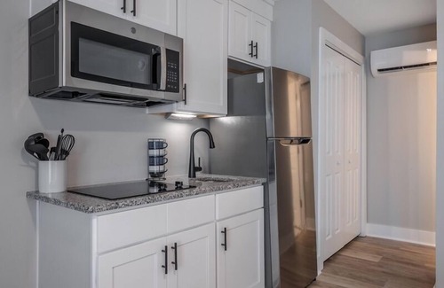 Yaupon Beach Hotel | Beach House OKI - King Studio in hotel on Oak Island, North Carolina