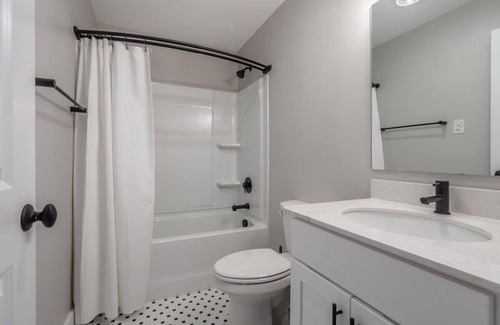 Yaupon Beach Hotel | Beach House OKI - King Studio in hotel on Oak Island, North Carolina