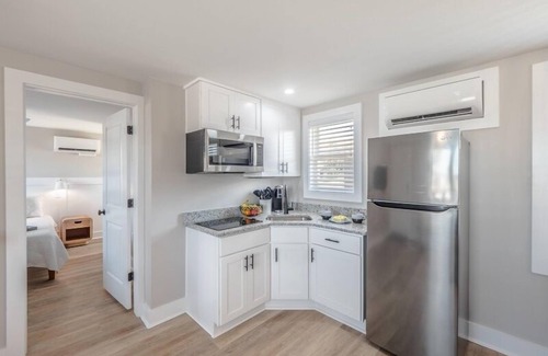 Yaupon Beach Hotel | Beach House OKI - King Suite in hotel on Oak Island, North Carolina