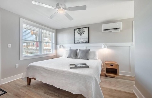 Yaupon Beach Hotel | Beach House OKI - King Suite in hotel on Oak Island, North Carolina