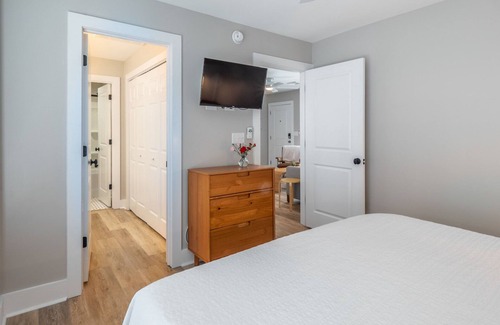 Yaupon Beach Hotel | Beach House OKI - King Suite in hotel on Oak Island, North Carolina