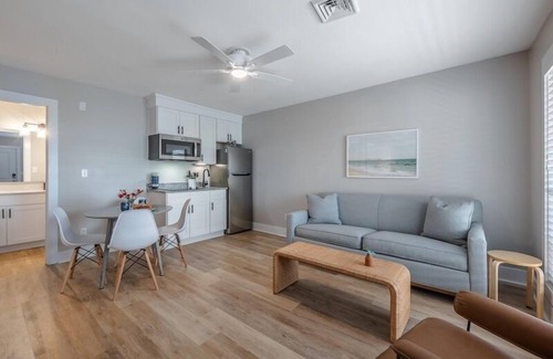 Yaupon Beach Hotel | Beach House OKI - Two King Suite in hotel on Oak Island, North Carolina
