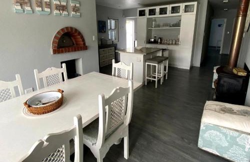 Voelklip Villa | Beach House on 5th Hermanus