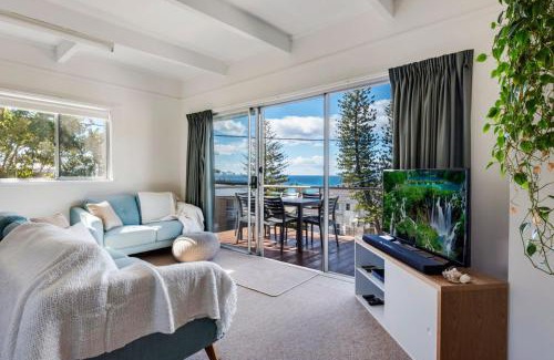 Narrawallee House | Beach House on Booth