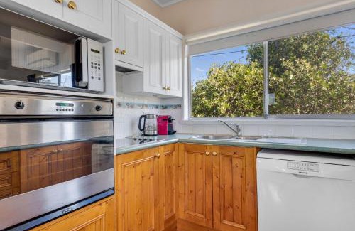 Narrawallee House | Beach House on Booth