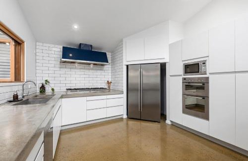 Swan Bay House | Beach House on Fellows