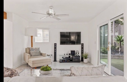 Mussel Shoals House | Beach house secluded private bottom floor