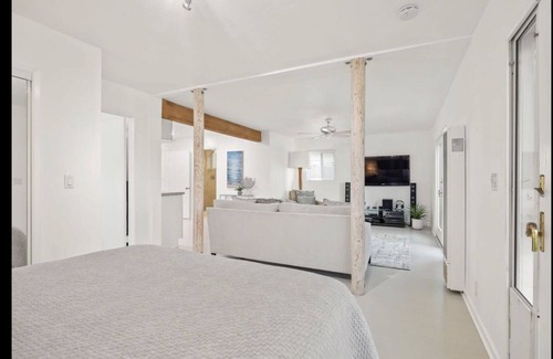 Mussel Shoals House | Beach house secluded private bottom floor