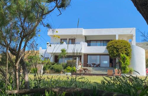Karystos House | Beach house set in a beautiful bay