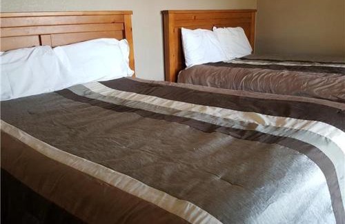 Lake Ozark House | Beach House Sleep 20 with VIP pkg, Bachelor Parties Welcomed