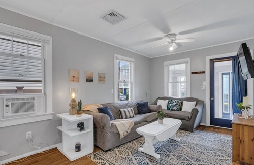 Manasquan House | Beach house! Sleeps 8, off street parking