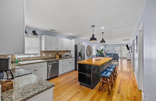 Pawleys Island House | Beach house w/FREE Golf Cart & Fire Pit!