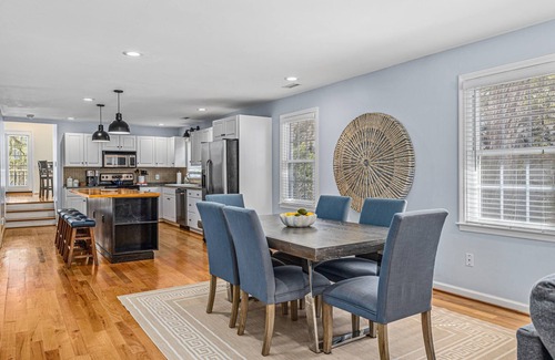 Pawleys Island House | Beach house w/FREE Golf Cart & Fire Pit!