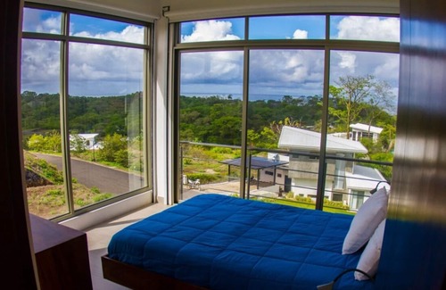 Santa Cruz House | Beach House w/infinity pool and jacuzzi - 8 min away from the beach!