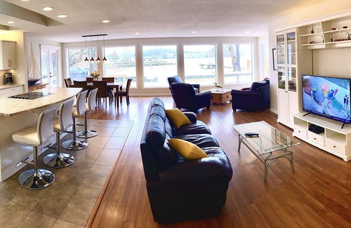 North End House | Beach House w/Private Beach, 4br, Walk to Downtown, Beside Wildlife Sanctuary