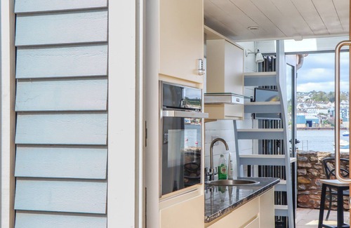 Teignmouth Cottage | BEACH HUT 5, romantic, country holiday cottage in Shaldon