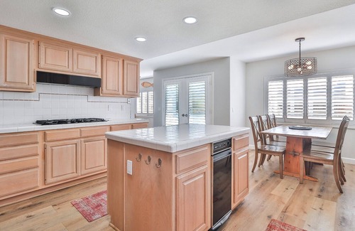 Pierpont Bay House | Beach Just Steps Away, Ocean Views, Spa, Dog Friendly & Free! Pierpont Ventura