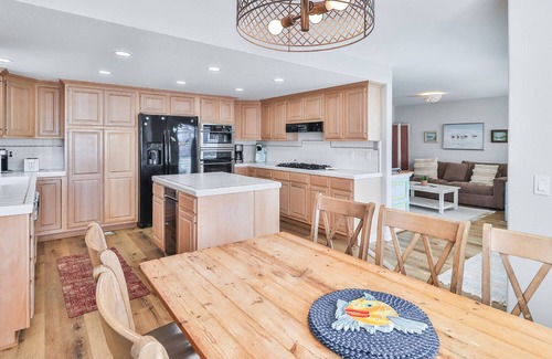 Pierpont Bay House | Beach Just Steps Away, Ocean Views, Spa, Dog Friendly & Free! Pierpont Ventura