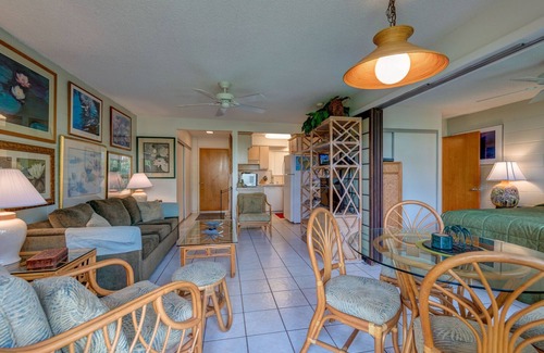 Maalaea Condo | Beach-level retreat with stunning Maalaea views