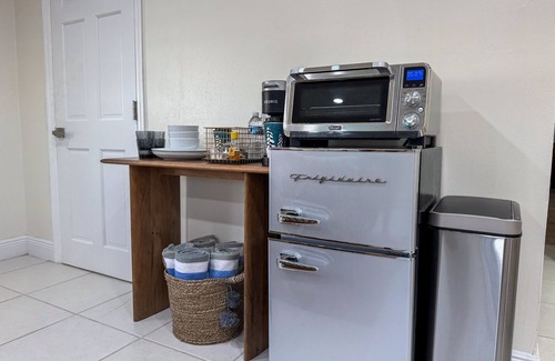 Gambier Apartment | Beach Life Starts Here! Luxe Stay Near Coast!