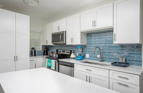 Seven Mile Beach Apartment | Beach Living at Plantation Village BLGS