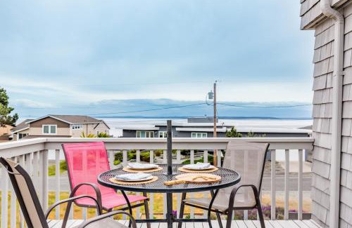 Coupeville House | Beach Lookout Retreat by AvantStay Rooftop Views