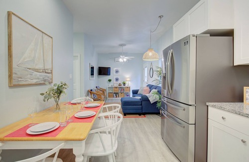 Downtown Dunedin Condo | Beach Modern Downtown 913