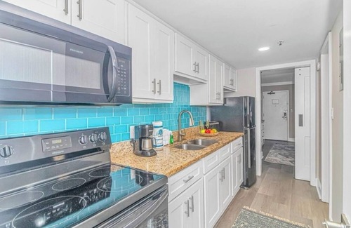 Calabash Condo | Beach'n 1BR Ocean Front Condo Arcades Fireplace