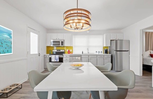 Ash Apartment | Beach Nest 1, Stylish Condo 2Min Walk to Beach