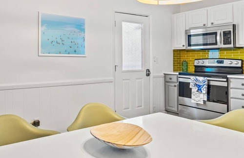 Ash Apartment | Beach Nest 1, Stylish Condo 2Min Walk to Beach