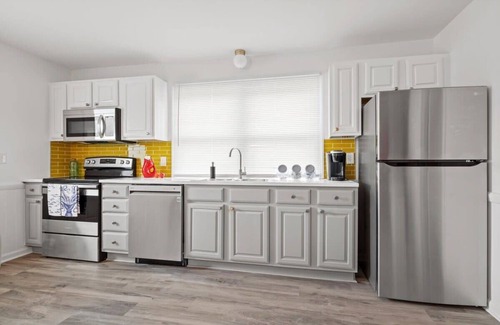 Ash Apartment | Beach Nest 1, Stylish Condo 2Min Walk to Beach