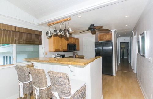 Waialua House | Beach Oasis: Beach front North shore cozy resort with spa and private garden