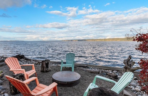 Camano Island Villa | Beach Oasis w/hot tub - steps from the ocean