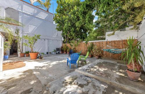 Parque Apartment | Beach Pad w Patio, walk to everything! GEN AC - 20 Down