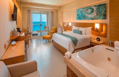 Zona Hotelera Resort | Beach Palace - Cancun - Palace Elite Membership – ALL INCLUSIVE!