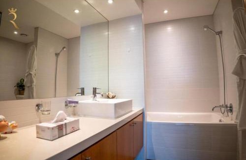 Al Raha Beach Apartment | Beach Plaza Nest 1BR - Cozy Stay with Beach Access at Al Muneera, Al Raha