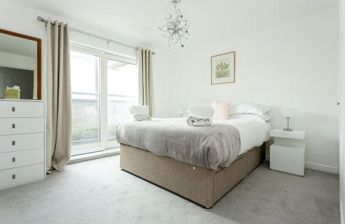 Hamworthy Apartment | Beach Point - Stunning Harbour Views from Balcony