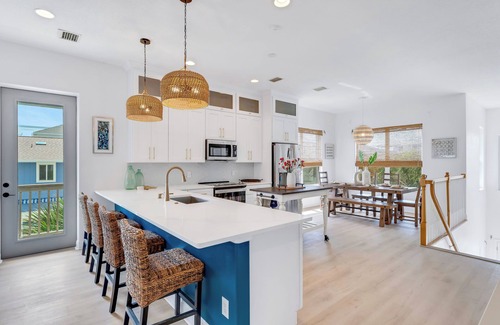Marineland Acres House | Beach /Pool/Hot tub/Game Room/Firepit/Sleeps 10