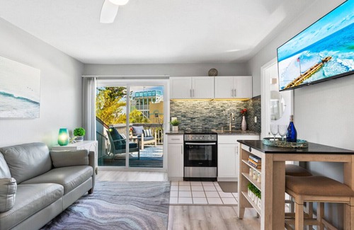 Siesta Key Village Ski Chalet | Beach Rd, 300ft to Beach Access & 500ft to Siesta Key Village, Studio