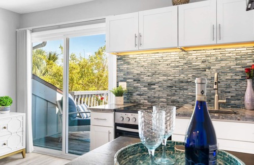 Siesta Key Village Ski Chalet | Beach Rd, 300ft to Beach Access & 500ft to Siesta Key Village, Studio