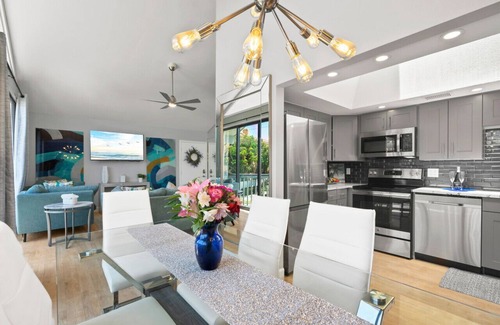 Siesta Key Village Ski Chalet | Beach Rd, 300ft to Beach Access & 500ft to Siesta Key Village, 2bdr & Studio