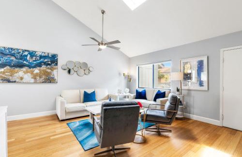Siesta Key Village Ski Chalet | Beach Rd, 300ft to Beach Access & 500ft to Siesta Key Village, 2bdr