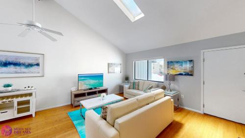 Siesta Key Village Ski Chalet | Beach Rd, 300ft to Beach Access & 500ft to Siesta Key Village, 2bdr